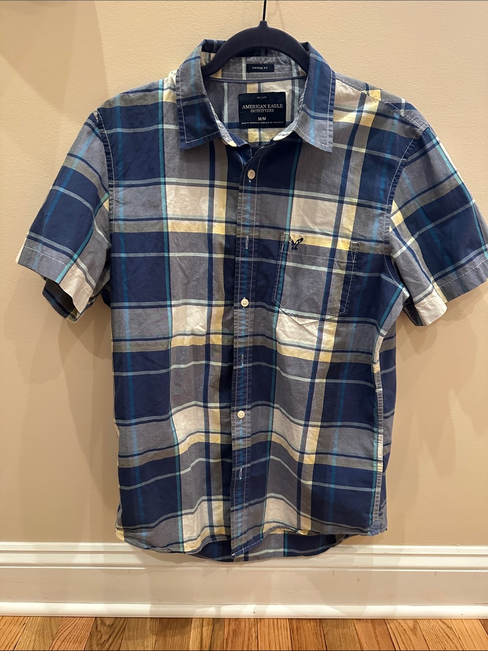 American Eagle Outfitters Navy & Cream Plaid Short-Sleeve Button-Down Shirt-Med